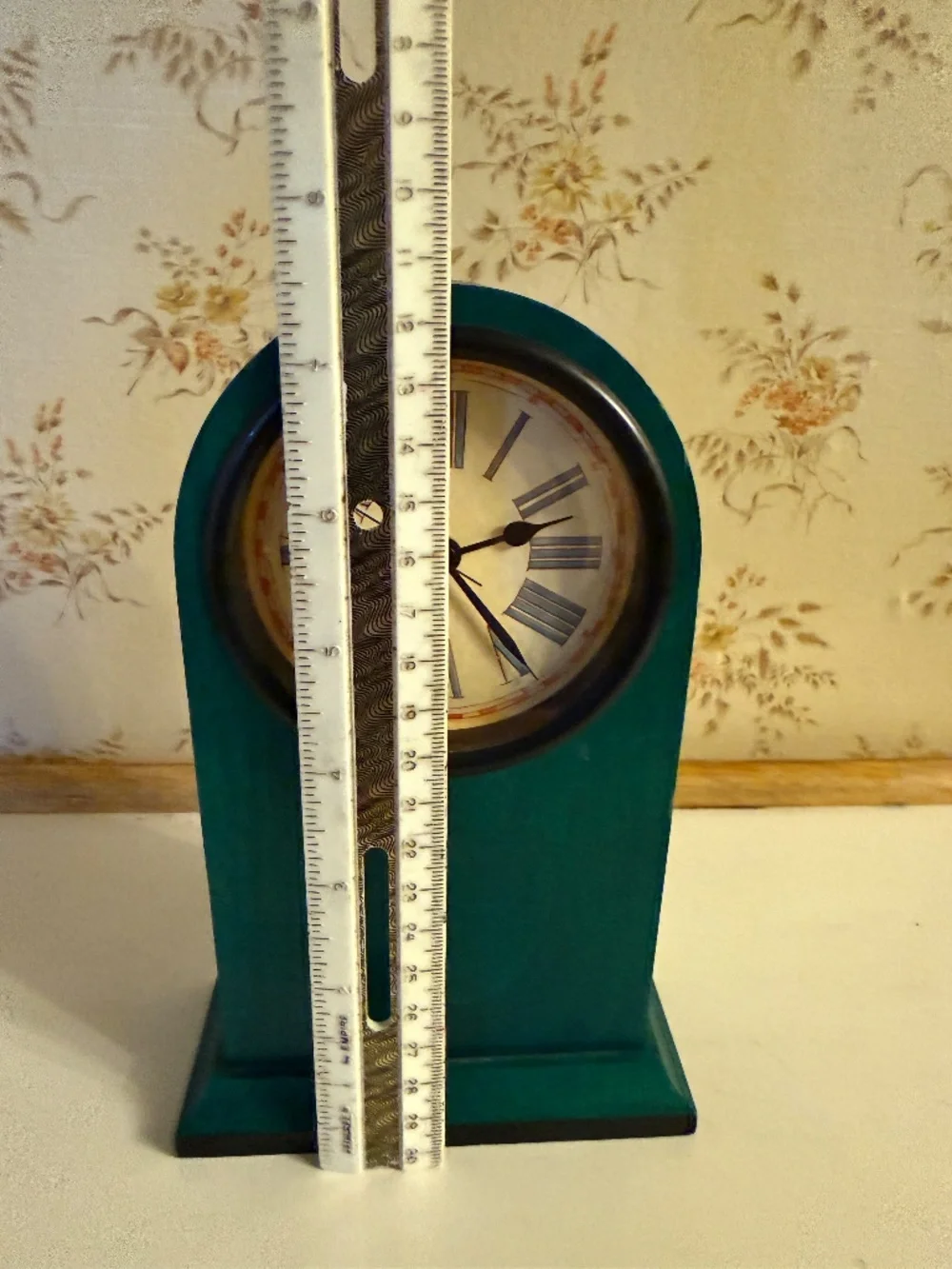 Ziro Green Wood Tabletop Mantel Clock Roman Numerals
